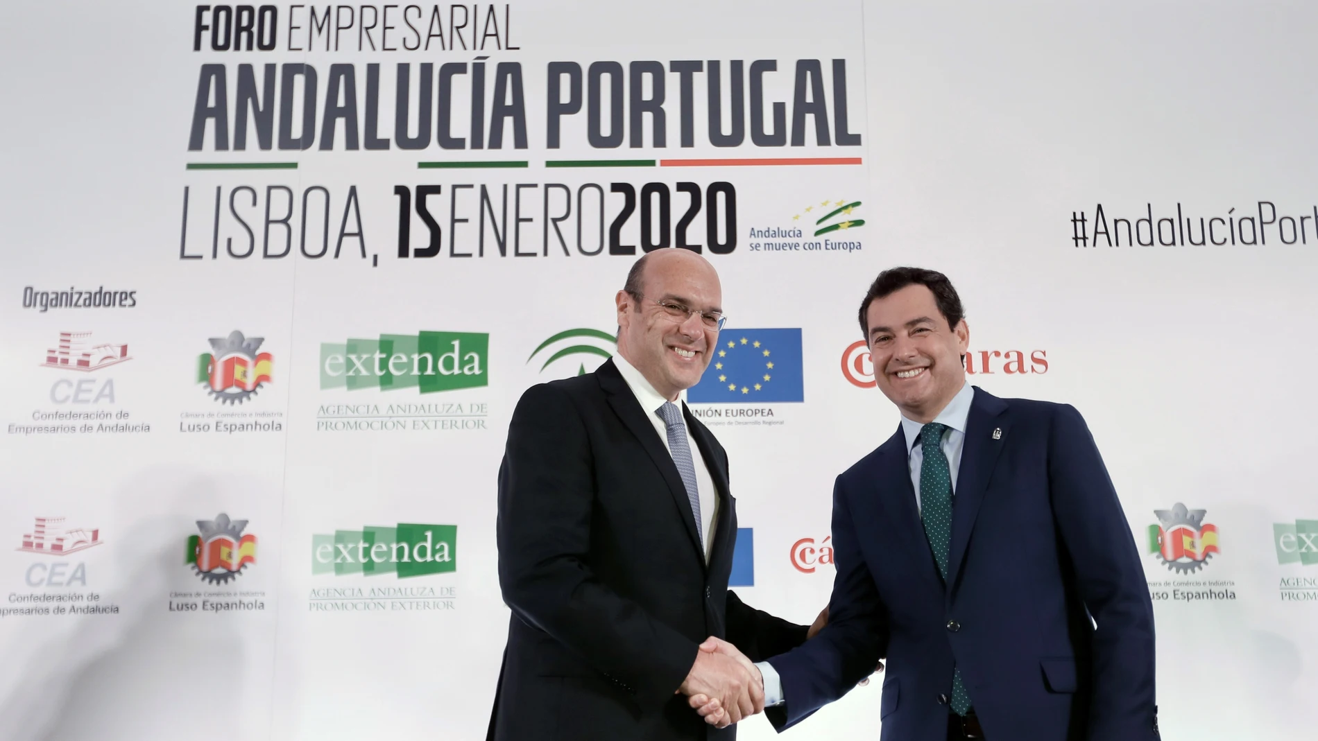 El presidente de la Junta, Juanma Moreno, con el ministro portugués de Estado, de la Economía y de la Transición Digital, Pedro Siza