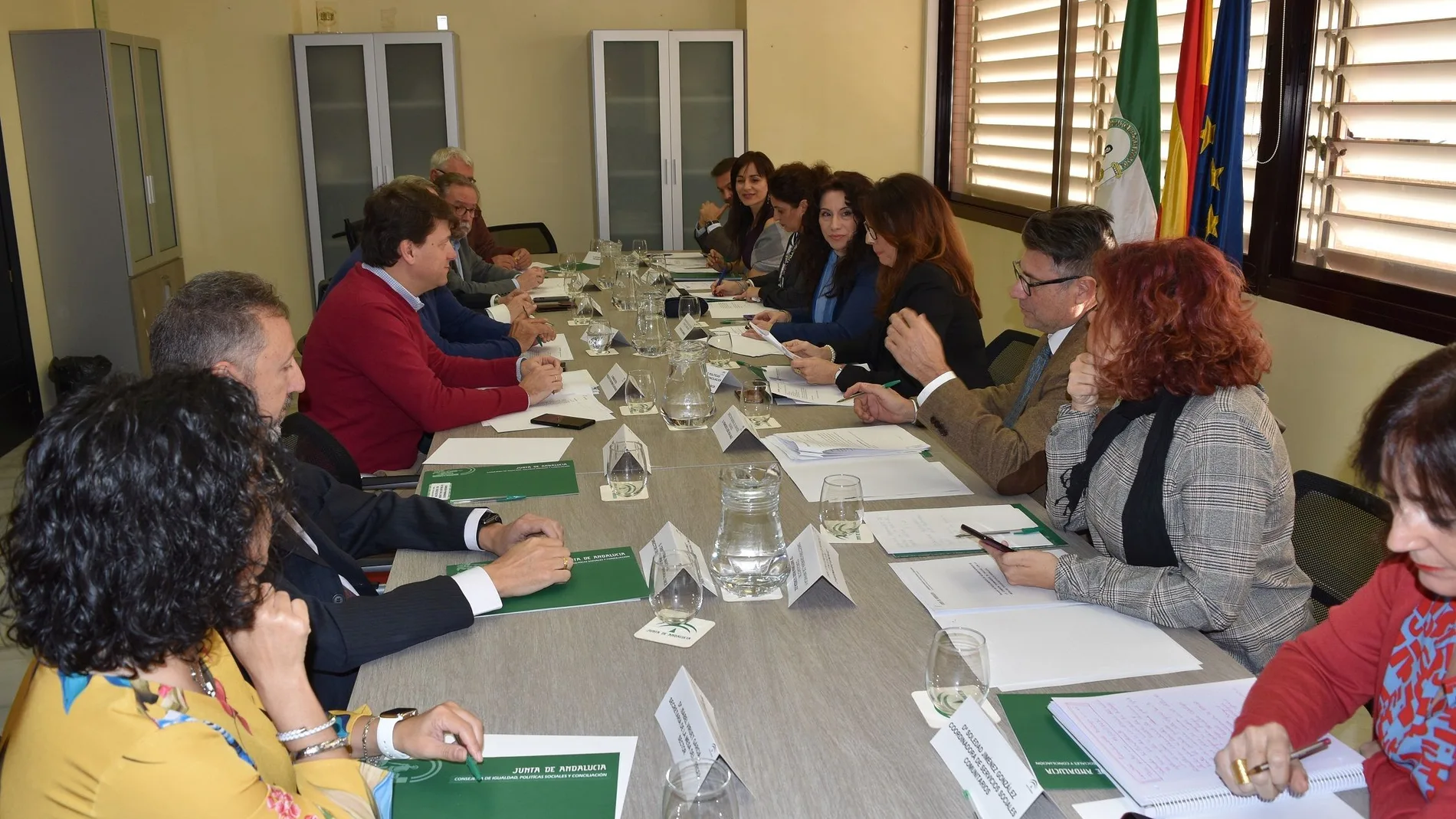 La consejera de Igualdad, Políticas Sociales y Conciliación, Rocío Ruiz, se reunió ayer con los representantes de la Mesa del Tercer Sector