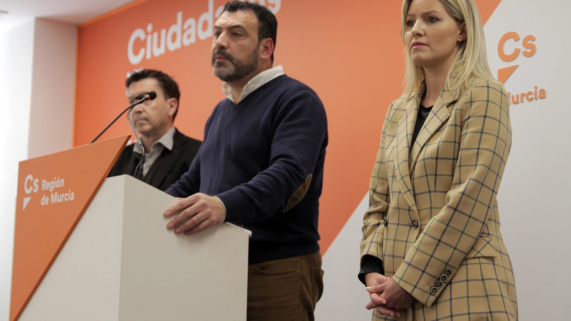 Los miembros de la gestora de Cs anunciaron ayer que el fin de las negociaciones para apoyar los Presupuestos de 2020 es «inminente», y por lo tanto, se incluiría el «pin parental» reclamado por Vox