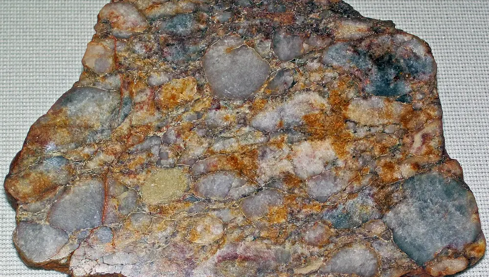 Un fragmento del conglomerado de Jacks Hills, el material que contiene los cristales de circón más antiguos que se conocen.