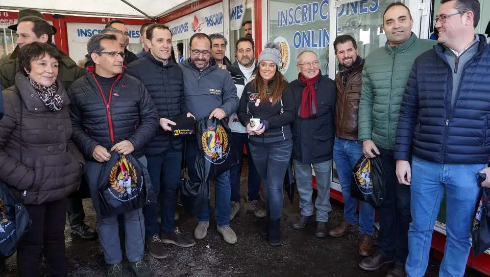 La delegada de Gobierno, Mercedes Martín; el presidente de la Diputación, Conrado Íscar y el secretario regional del PSOE, Luis Tudanca, entre otros, visitan la concentración Motauros 2020