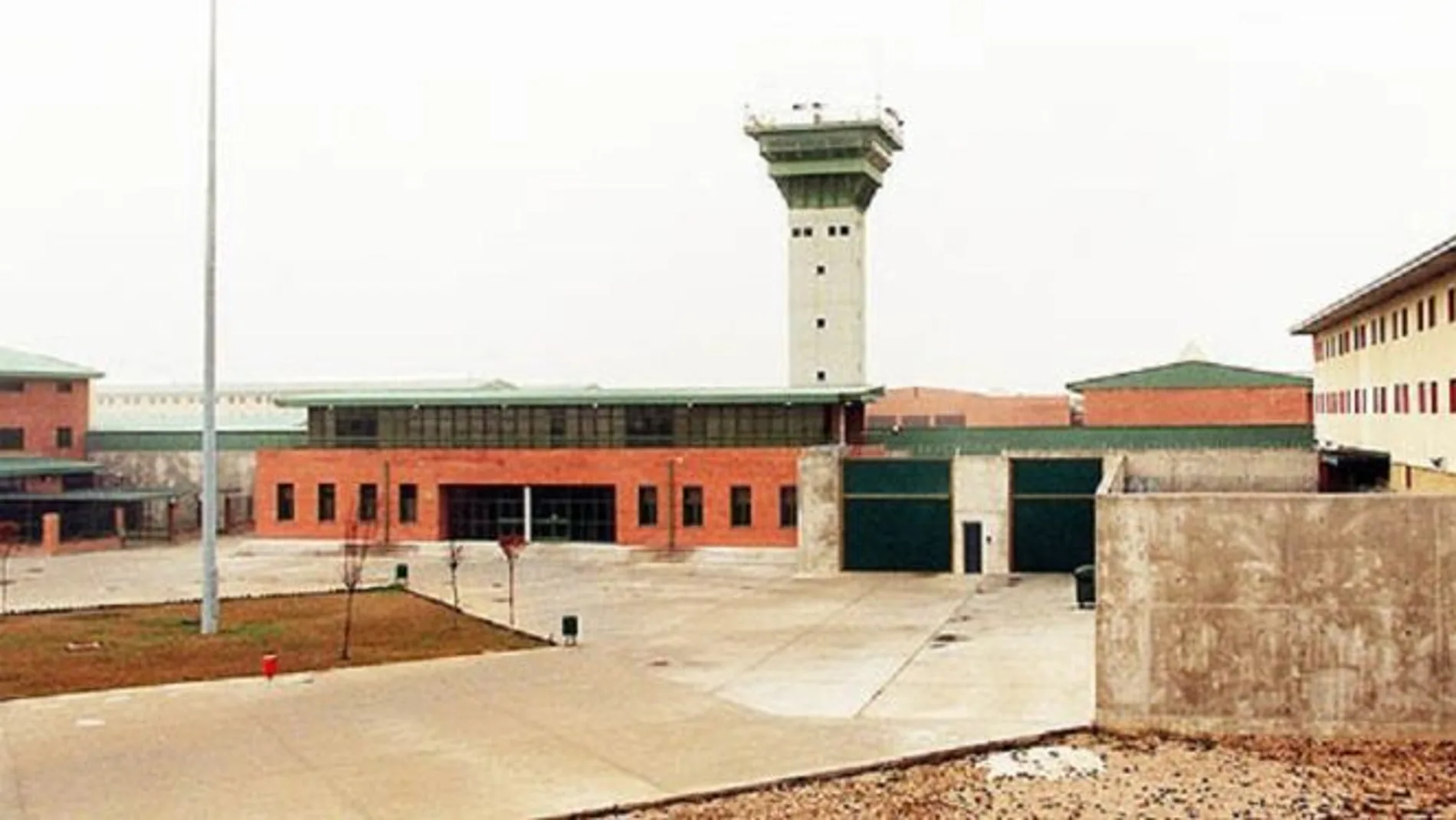 Exterior del centro penitenciario de La Moraleja en la localidad palentina de Dueñas