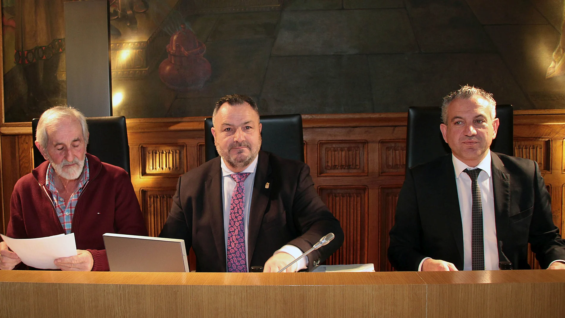 Ediardo Morán, presidente de la Diputación, junto a Matías Llorente y Nicanor Sen