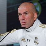 El ex entrenador del Real Madrid, Zinedine Zidane, en una rueda de prensa