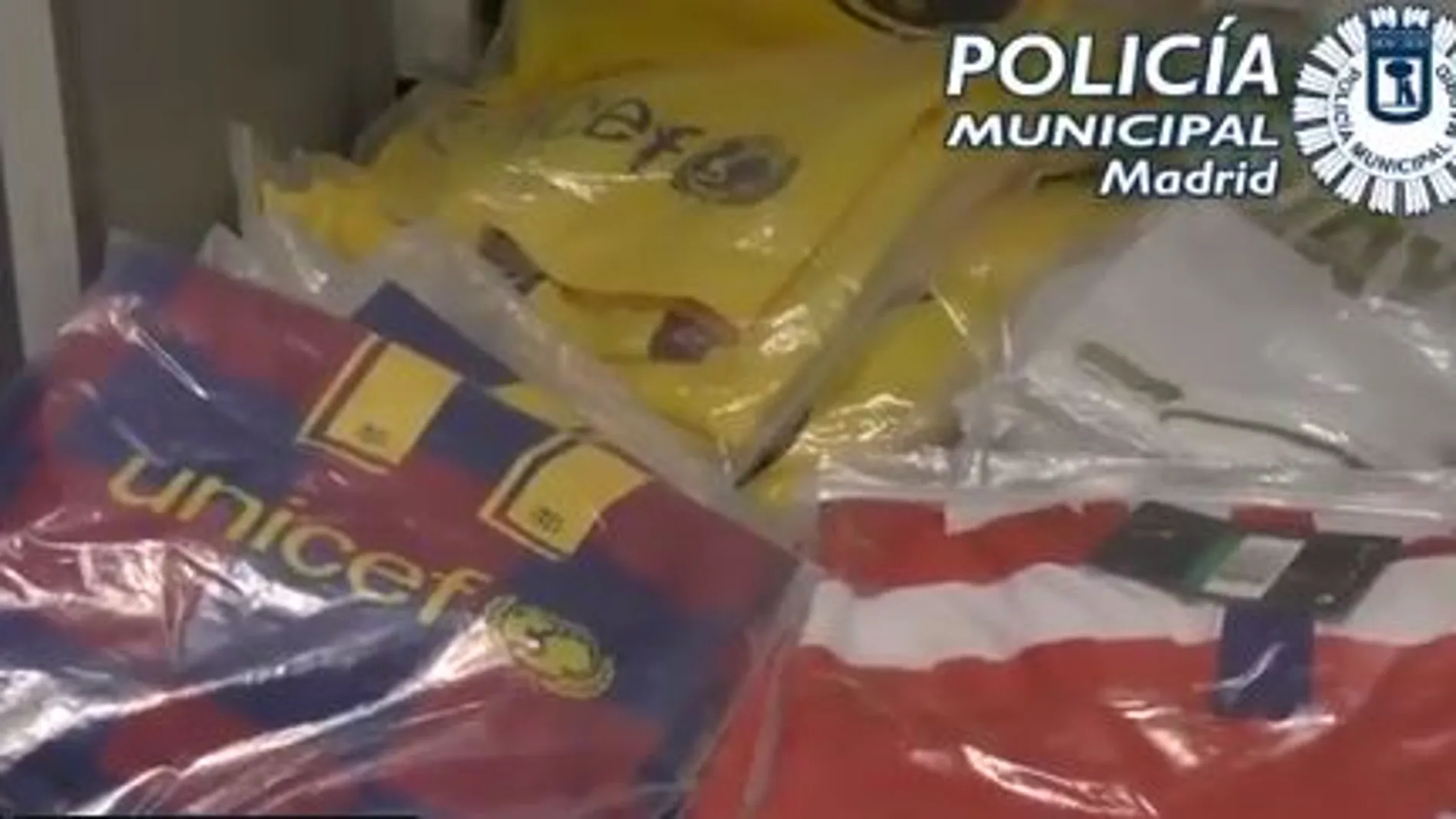 Intervenidas 2300 prendas falsificadas en Lavapiés, valorado en un perjuicio a las marcas de más de 200.000 euros.