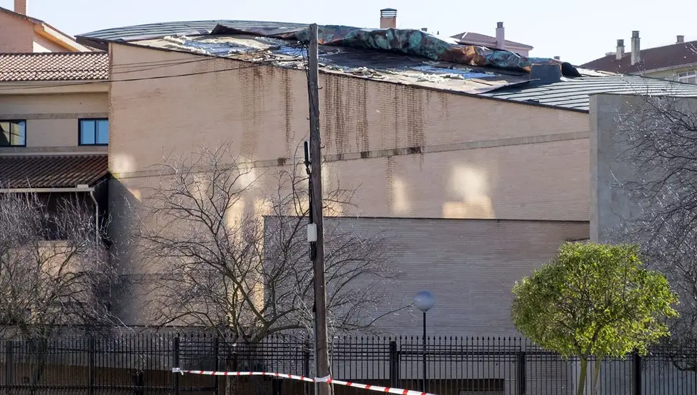 Parte del tejado del Conservatorio de Música de Salamanca se desprende por la fuerza del viento