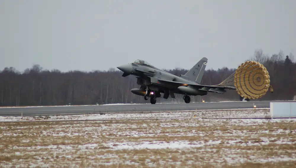 Eurofighter español aterrizando en Estonia.