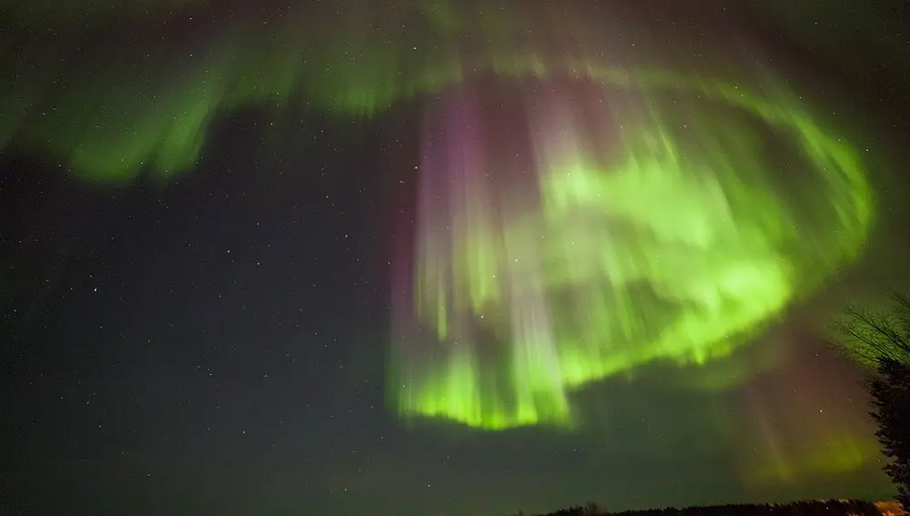 Aurora boreal cerca del lago Inari (Finlandia)