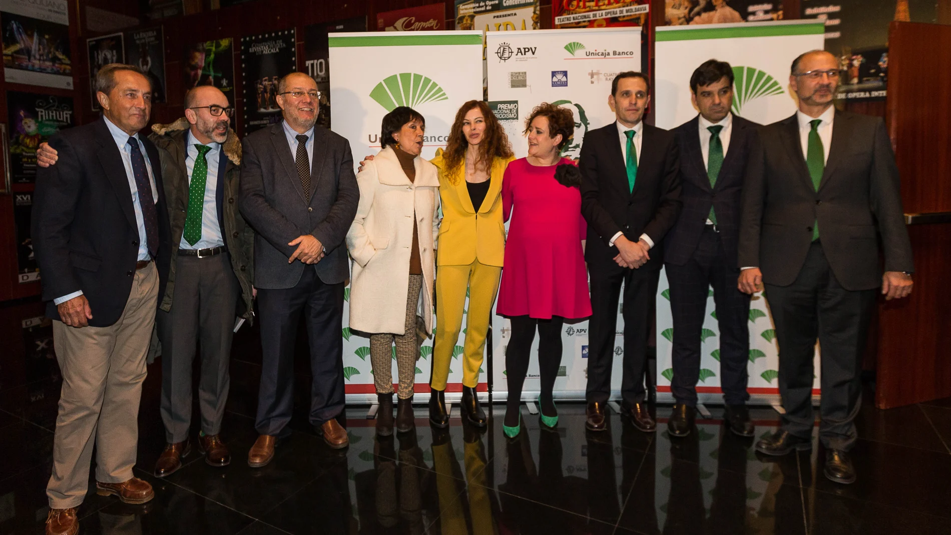 De izquierda a derecha, Germán Delibes, Javier Ortega, Francisco Igea, Mercedes Martín, Mar Abad, Arancha Jiménez, Conrado Íscar, Manuel Rubio y Luis Fuentes durante la entrega del Premio de Periodismo Miguel Delibes.