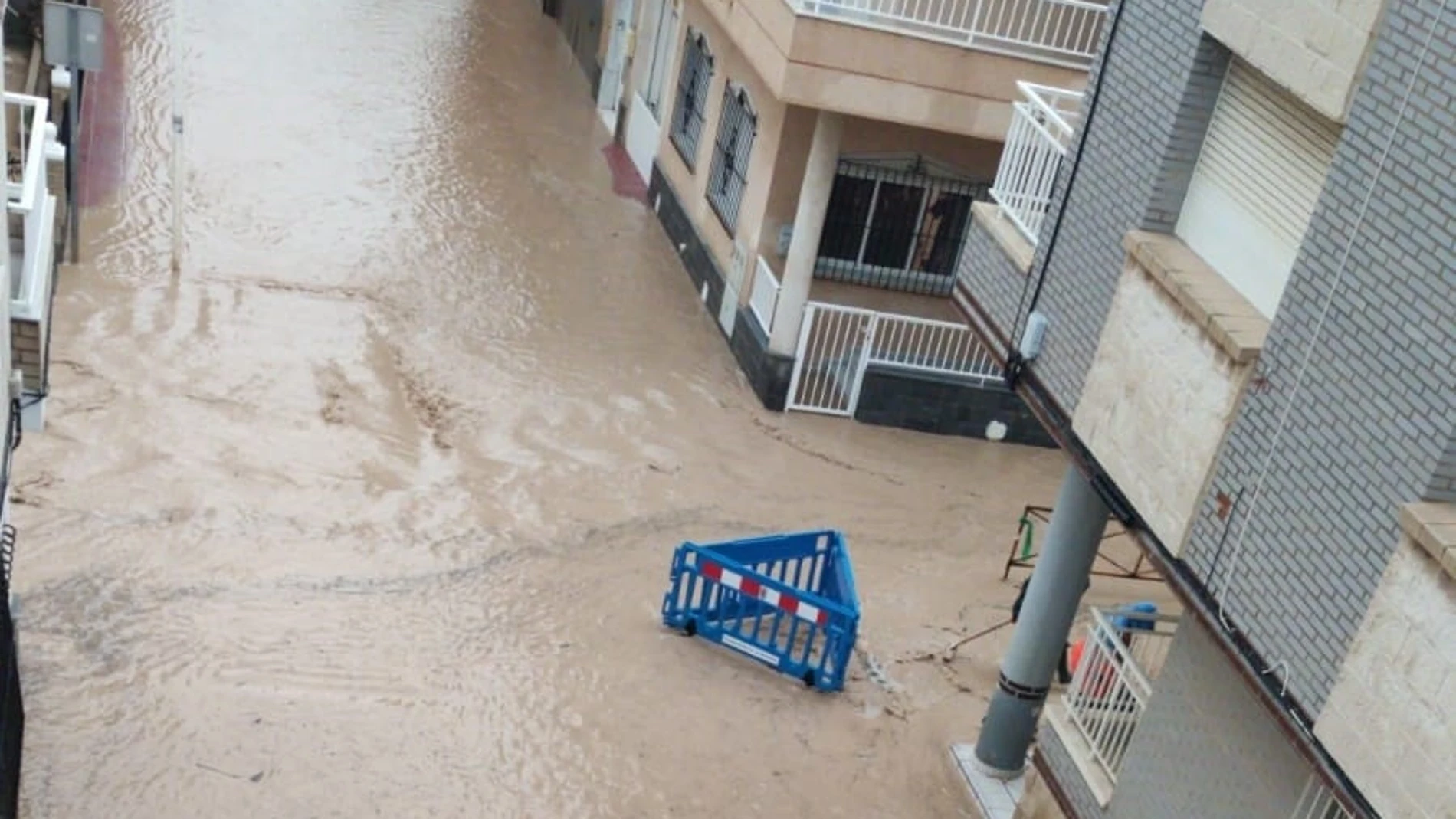 Lluvia, calzada inundada en Los AlcázaresAYUNTAMIENTO DE LOS ALCÁZARES21/01/2020