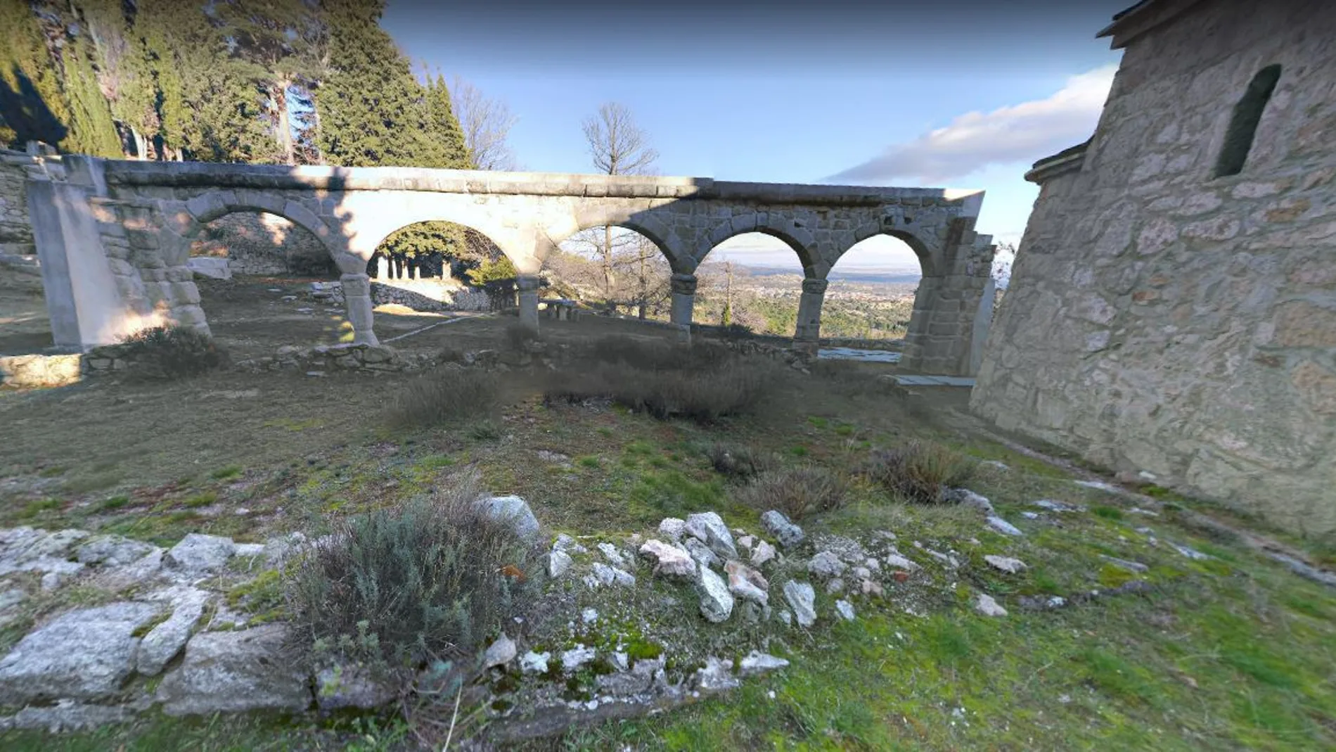 Monasterio de San Julián y San Antonio en La Cabrera