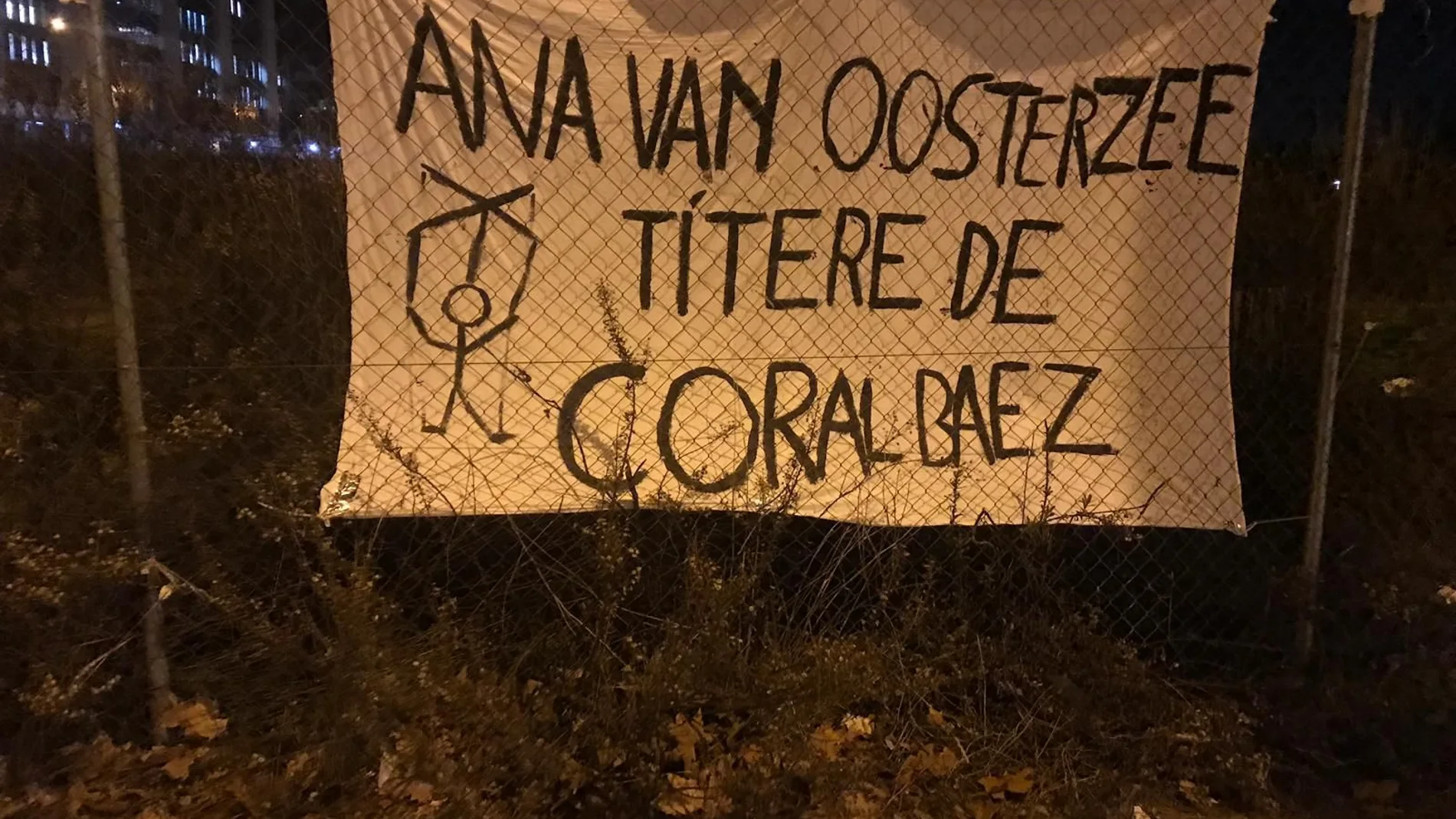 Una de las pancartas que han aparecido en los últimos días contra la directora y la responsable del área territorial