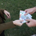 Al dinero en efectivo aun le queda mucho sobre todo en Espana
