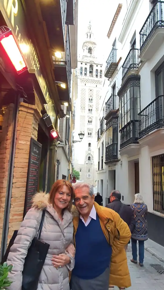 Andrés Pajares y Juani disfrutando de su escapada a Sevilla