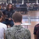 Andrés Suárez compone junto con los "triunfitos" una canción