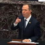 El congresista demócrata Adam Schiff presenta ante el Senado los cargos contra Donald Trump/AP