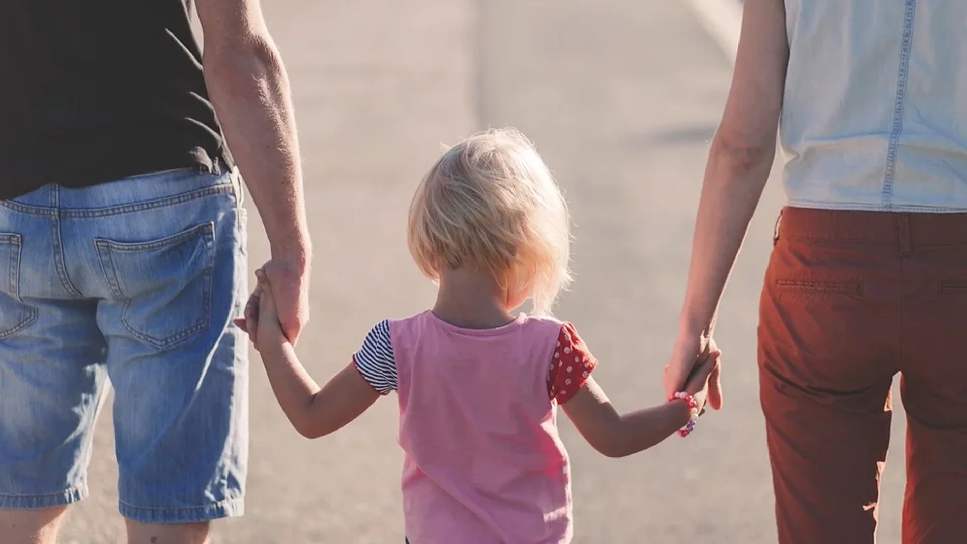 Así, una vez obtenido el resultado deseado y finalizado el proceso, es cuando el sistema recupera su equilibrio, los vínculos familiares se muestran sanos y reconstruidos, así como fortalecidos, puesto que la familia vuelve a convertirse en ese círculo que –perfecto o no- se alimenta de las fortalezas de cada uno de sus miembros.