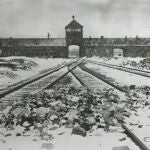 Los raíles del campo de concentración Auschwitz-Birkenau