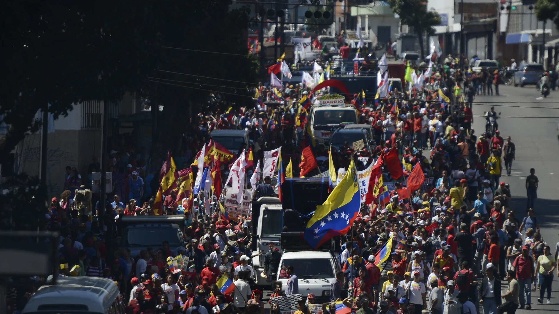 Simpatizantes chavistas celebran en Caracas el golpe que acabó con la dictadura de Marcos Perez Jiménez en 1958/AP