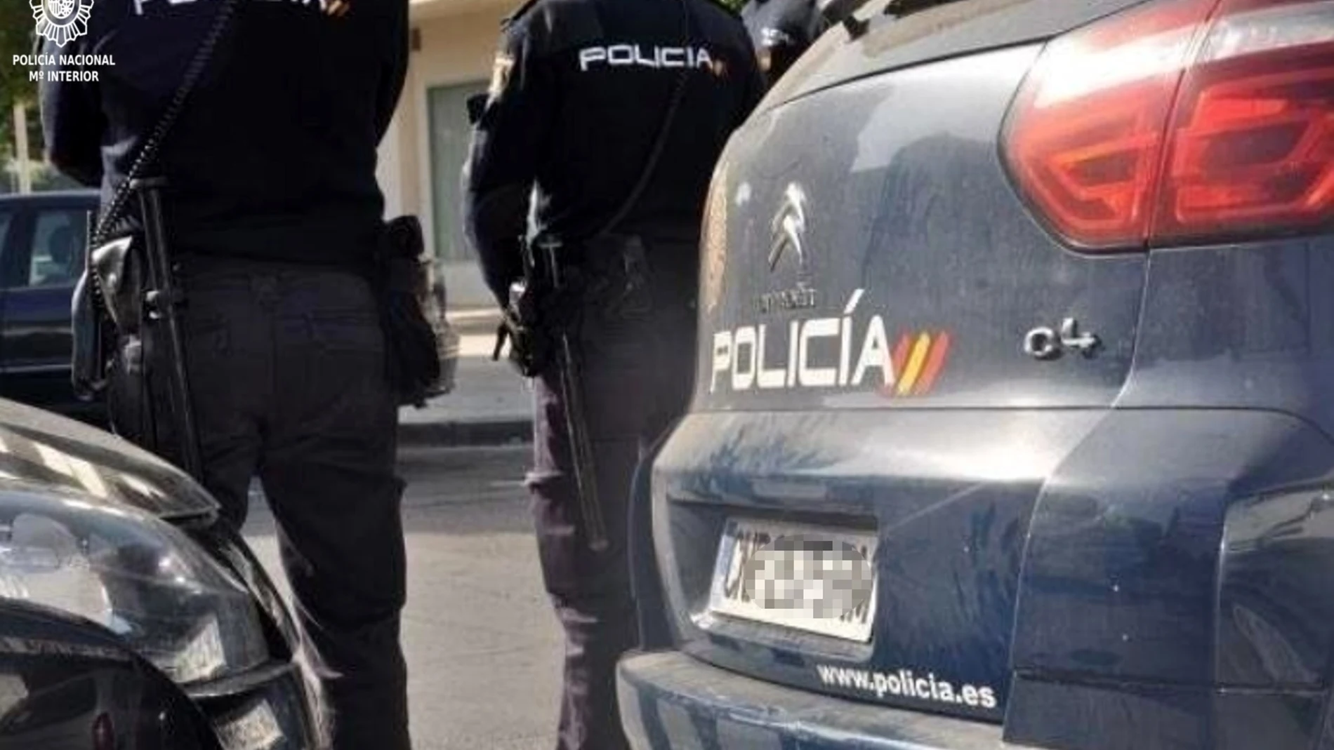 Detenido por retener en su casa a una prostituta, que quiso huir por la ventana