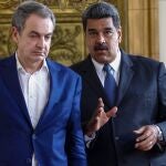 El expresidente del Gobierno, José Luis Rodríguez Zapatero, junto al presidente de Venezuela, Nicolás Maduro.