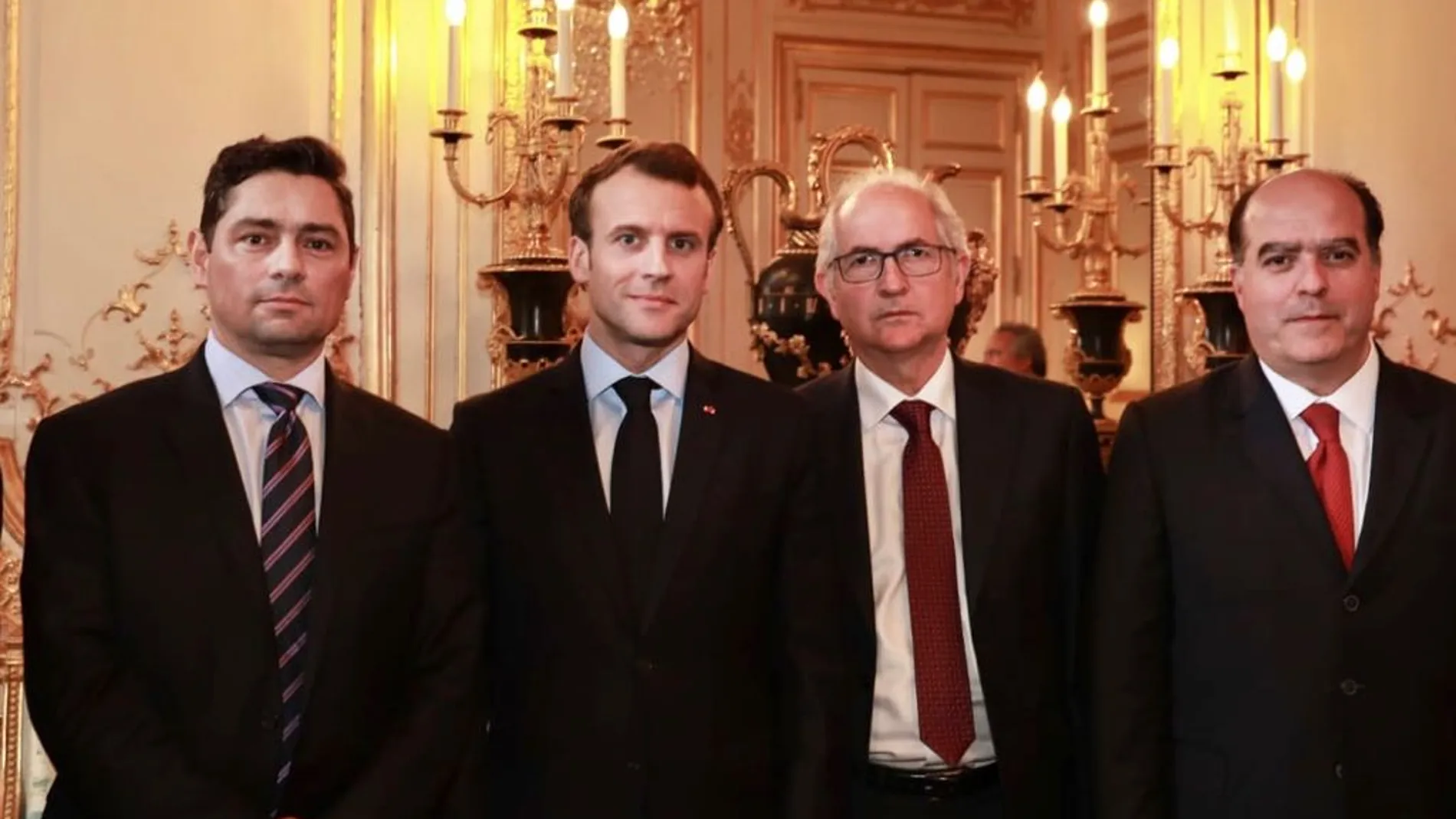 El presidente francés, Emmanuel Macron, recibió a un grupo de opositores venezolanos en abril de 2018