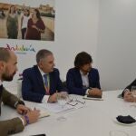 Reunión de representantes de la Junta de Andalucía y Air Europa en Fitur