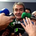 El director del Centro de Coordinación y Emergencias Sanitarias del Ministerio de Sanidad, Fernando Simón, atiende a los medios tras la reunión que se celebra en el Ministerio de la ponencia de Alertas y Planes de Preparación y Respuesta para revisar, junto a las Comunidades Autónomas, la situación del brote coronavirus originado en China y un protocolo de actuación que está preparando ante la aparición de posibles casos sospechosos en España, este viernes en Madrid.