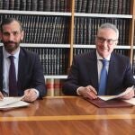 Francisco Martínez-Cosentino firma el acuerdo para que la multinacional sea empresa colaboradora en la Expo de Dubai 2020