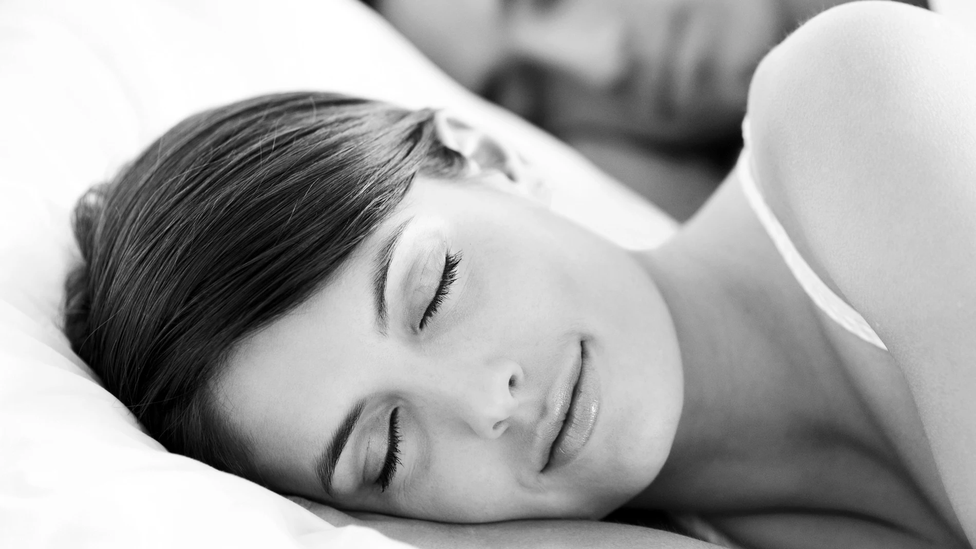 La luz de los móviles inhibe la producción de melatonina, la hormona que nos provoca el sueño