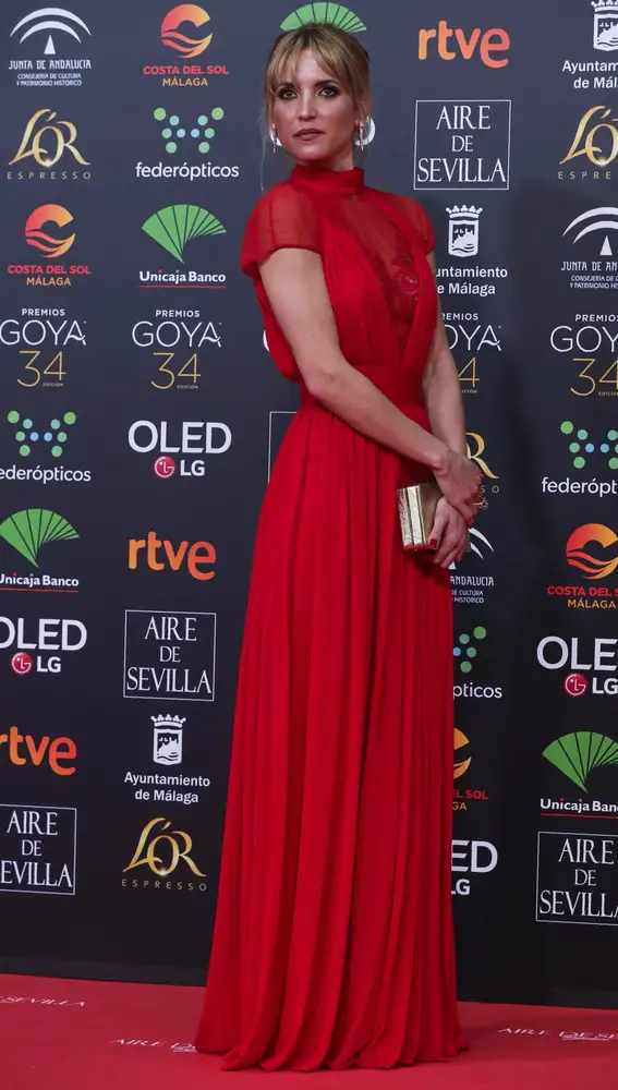 La actriz Ana Fernández posa para la alfombra roja de los Premios Goya 2020