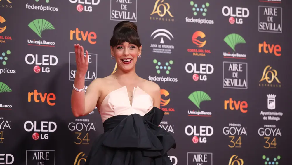 La actriz Belén Cuesta posa para los fotógrafos en la alfombra roja de la XXXIV edición de los Premios Goya, en Málaga
