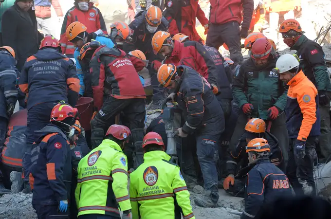 Al menos 22 muertos y más de mil heridos por el terremoto en Turquía