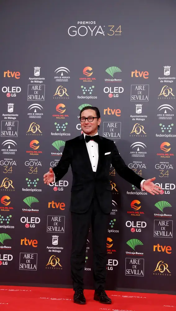 El actor Carlos Santos a su llegada a la gala de entrega de los Premios Goya 2020 que se celebra esta noche en el Palacio de los Deportes José María Martín Carpena de Málaga.