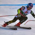 Mikaela Shiffrin de EE.UU. en acción durante la carrera de Super G femenino de la Copa del Mundo de Esquí Alpino en Bansko, Bulgaria