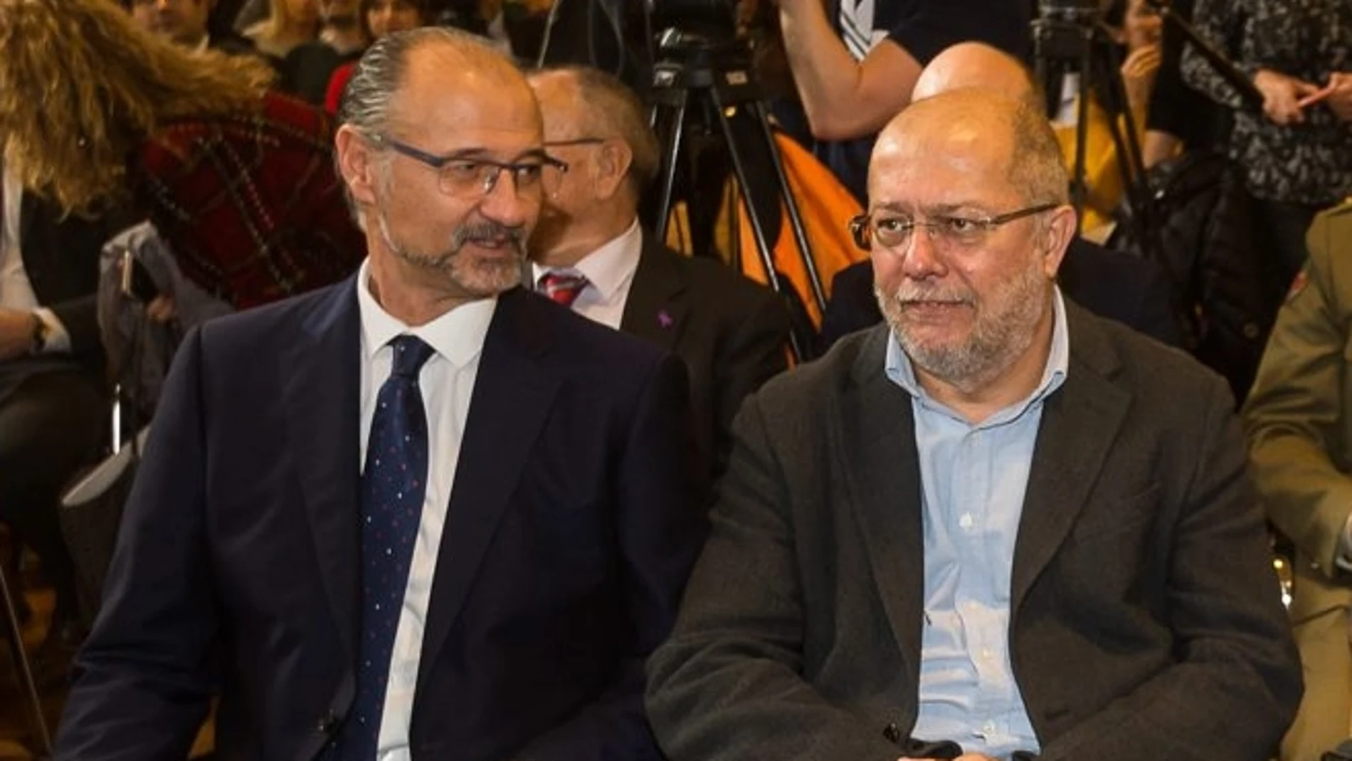 El presidente de las Cortes, Luis Fuentes, y el vicepresidente de la Junta, Francisco Igea