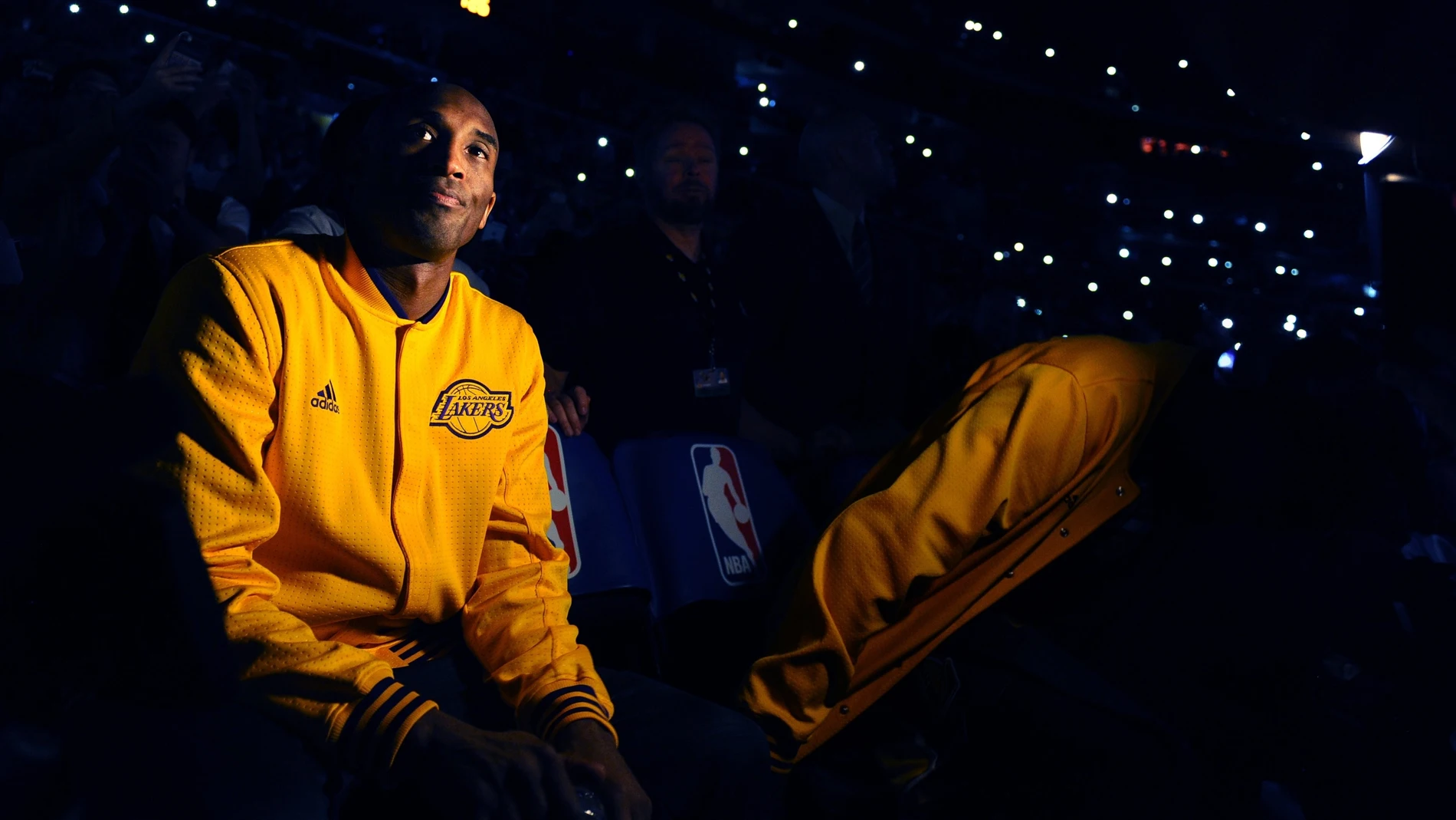 Kobe Bryant wins last game with Lakers