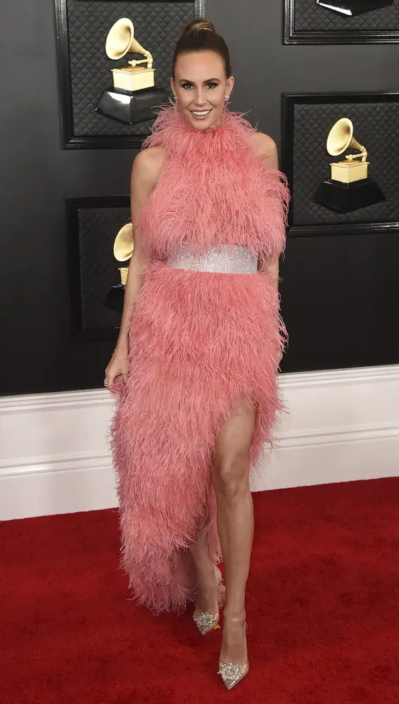 Keltie Knigh en la alfombra roja de los Premios Grammy 2020.