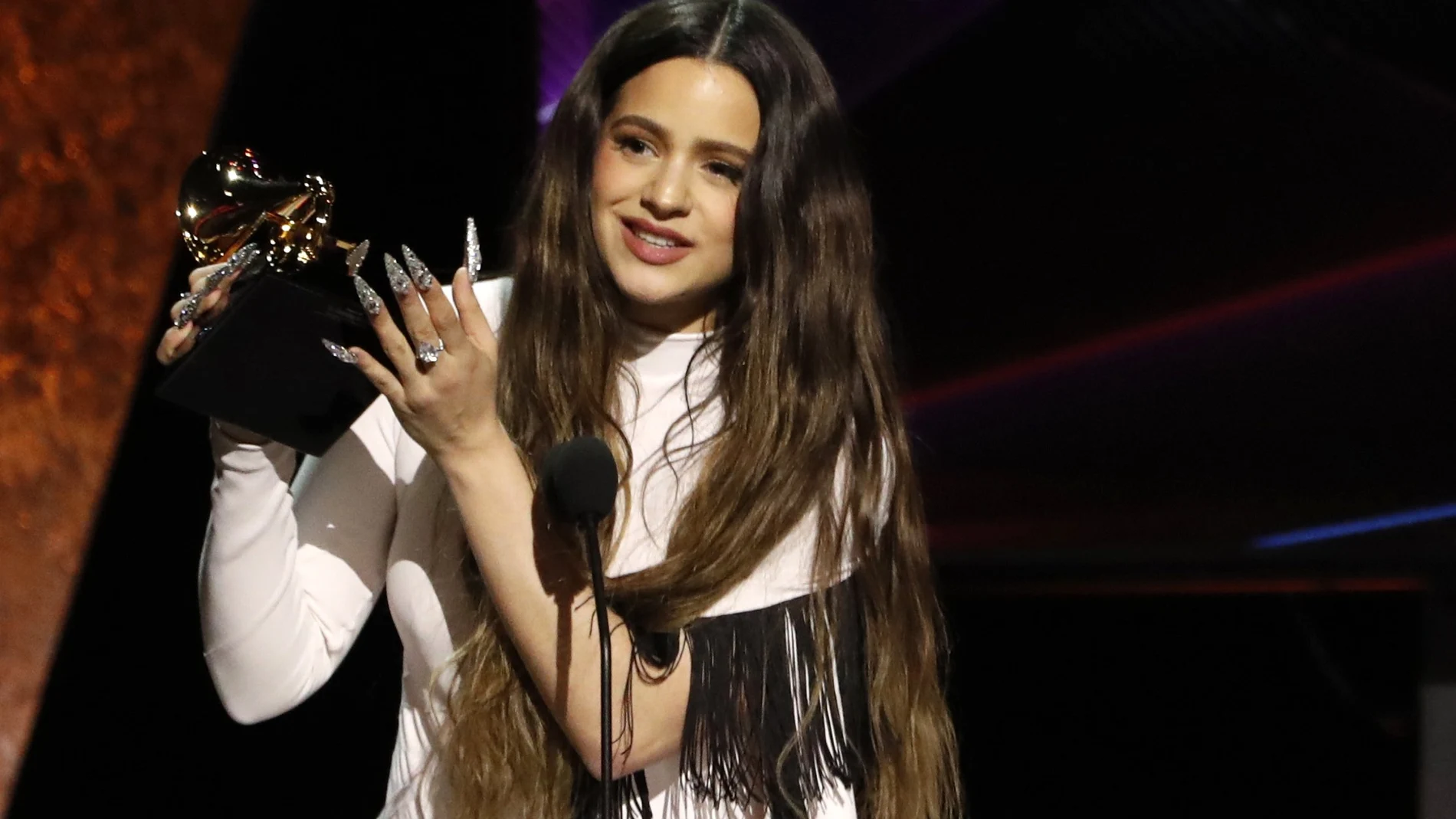 Rosalía recoge el premio Best Latin Rock, Urban or Alternative Album por "El Mal Querer."