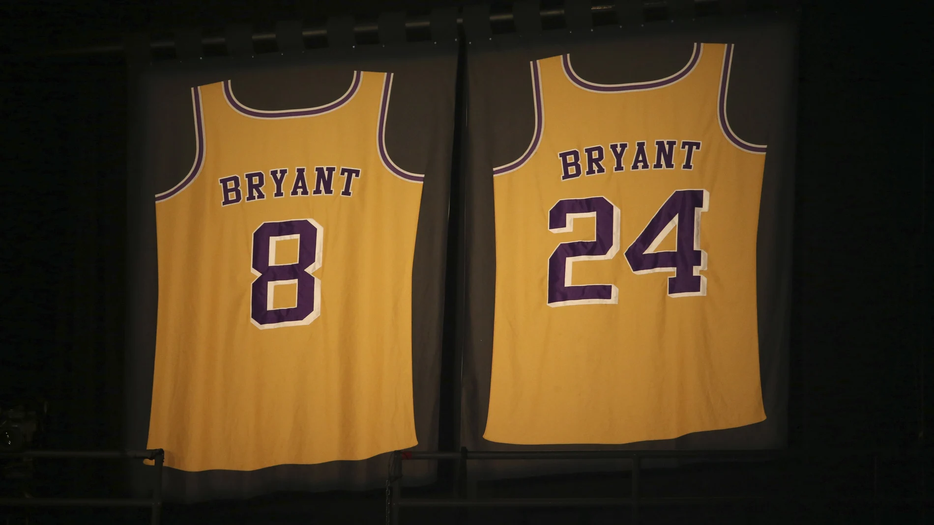 Números de Kobe Bryant en Los Angeles Lakers