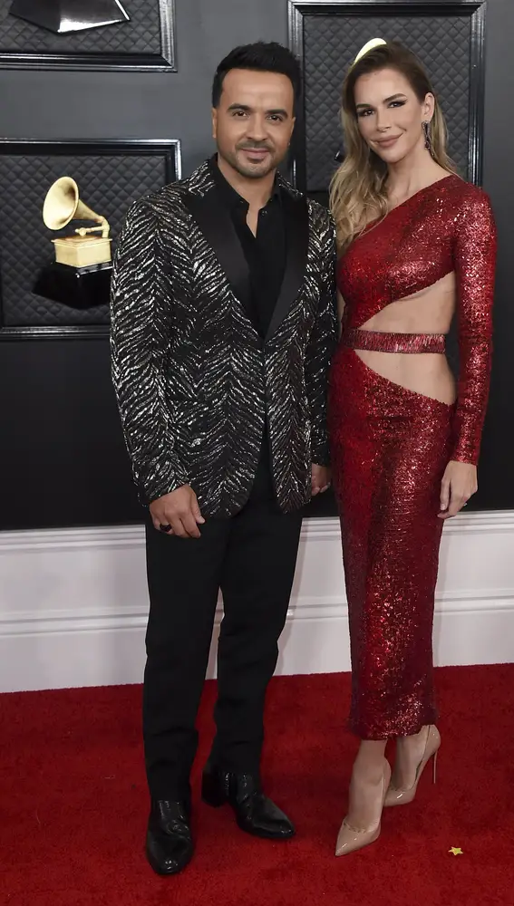 Luis Fonsi y Agueda Lopez en los Grammy Awards.