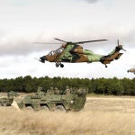 Helicópteros y blindados del Ejército durante unas maniobras