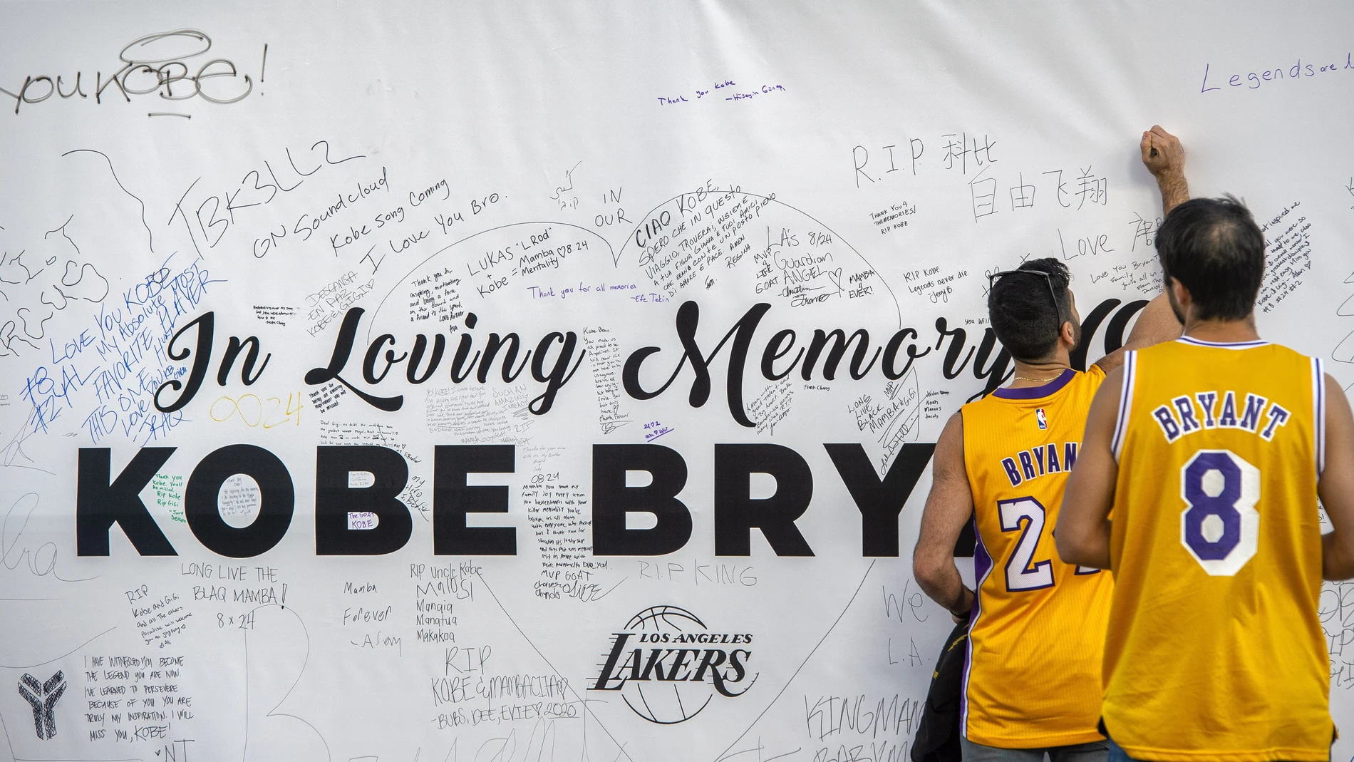 Kobe Bryant memorial in Los Angeles