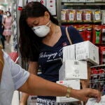 La Comisión Nacional de Sanidad de China eleva el número de muertos por el coronavirus causante de la neumonía de Wuhan a 563