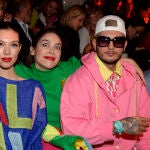 Alejandra Rubio, Cosima Ramirez y Omar Montes en el desfile de Agatha Ruiz de la Prada.