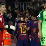 Los jugadores del Barcelona celebran el segundo gol