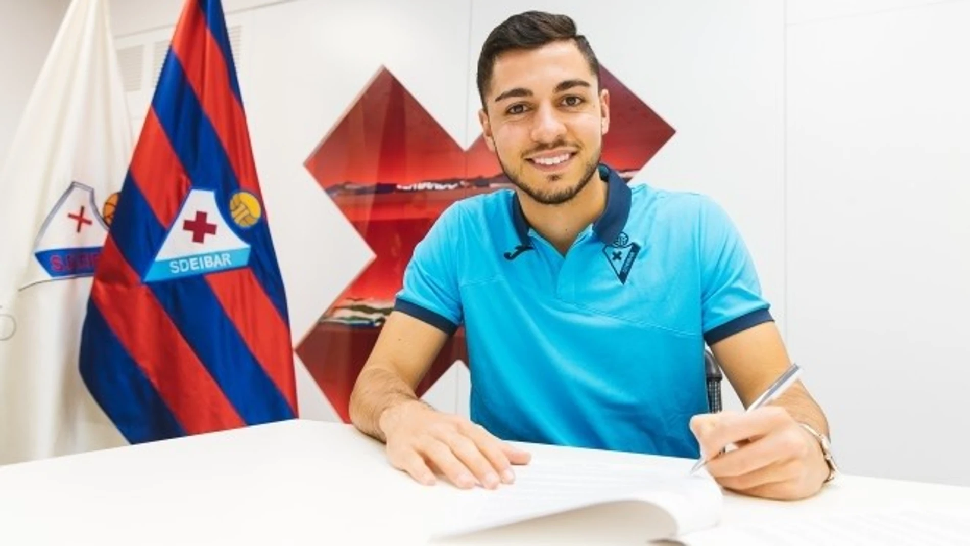 Fútbol.- El lateral portugués Rafa Soares llega al Eibar cedido hasta 2021