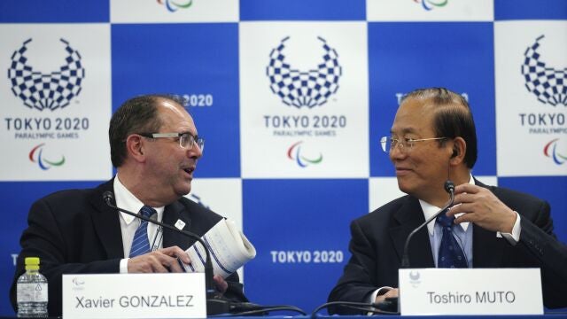 Xavier Gonzalez, izquierda, CEO Comité Paralímpico Internacional (IPC), y Toshiro Muto, derecha, CEO del Comité de organización de Tokio 2020.