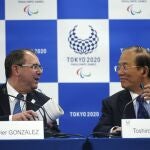 Xavier Gonzalez, izquierda, CEO Comité Paralímpico Internacional (IPC), y Toshiro Muto, derecha, CEO del Comité de organización de Tokio 2020.