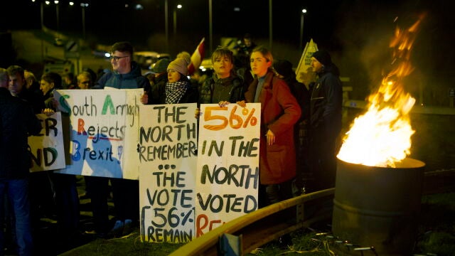 Una manifestación contra el Brexit, ayer en la localidad norirlandesa de Newry/EPA